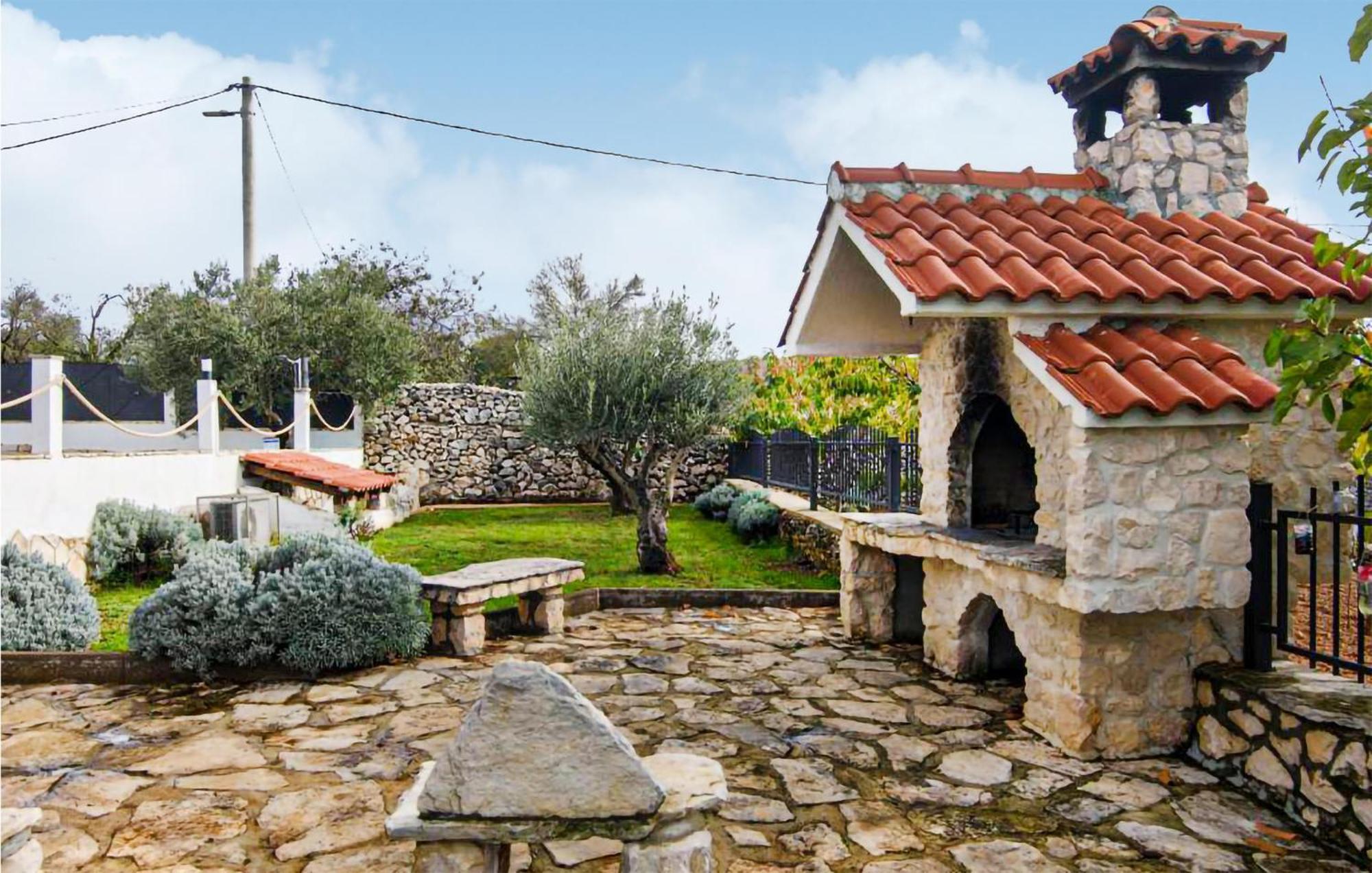 Amazing Home In Unesic With Wifi Eksteriør bilde